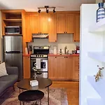 Stay Portland Collection - Quirky Micro Apt - Foodies, Artists, Coffee Lovers