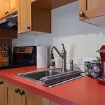 Stay Portland Collection - Quirky Micro Apt - Foodies, Artists, Coffee Lovers