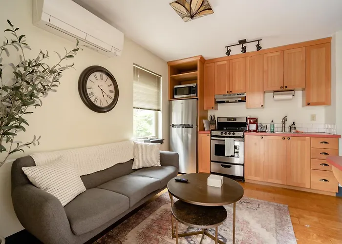 Stay Portland Collection - Quirky Micro Apt - Foodies, Artists, Coffee Lovers
