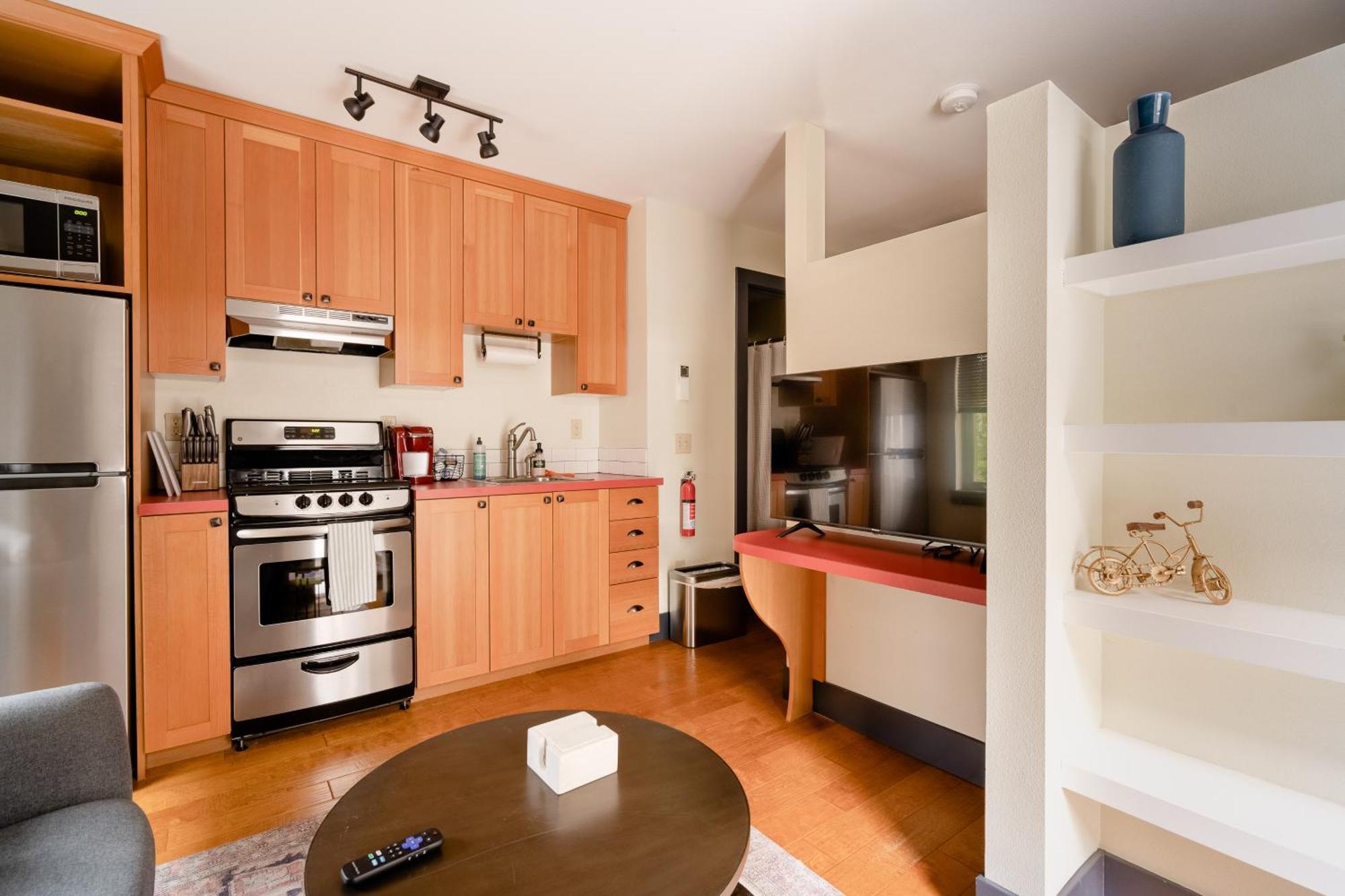 Holiday home Collection - Quirky Micro - Foodies, Artists, Coffee Lovers *